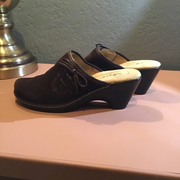 Softspots brown suede slidein mules with lace up side design embroidered 9M - Picture 4 of 9